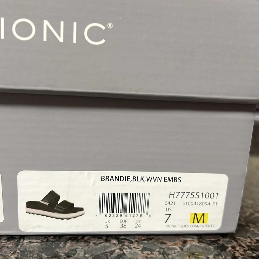 ☀️☀️HOST PICK☀️☀️Vionic Black Sandals with Chunky Sole☀️☀️☀️☀️☀️ - Picture 2 of 13